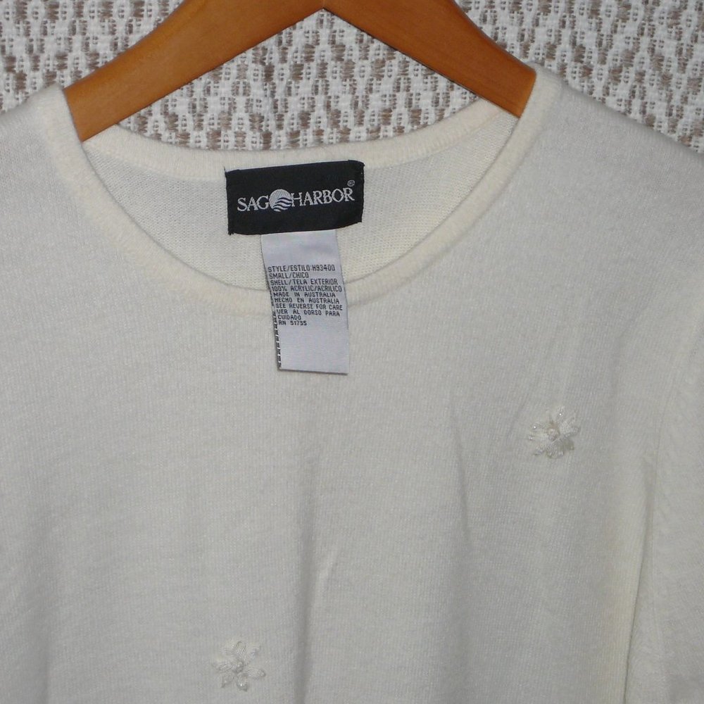 Sag Harbor Embroidered Sweater Pearl Accent S NWT - Picture 3 of 11